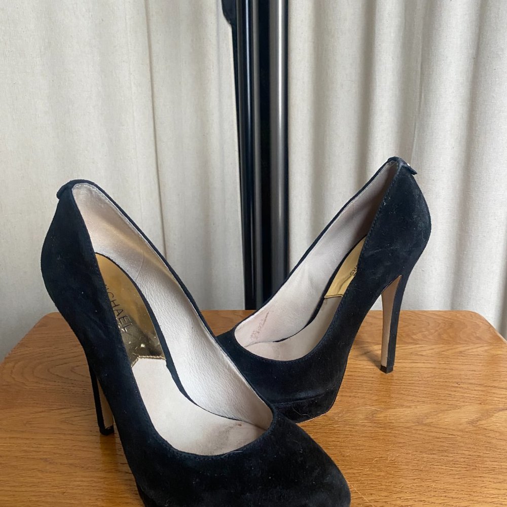 EUC Michael Kors Black Velvet 3 inch heels Beautiful Perfect Sz 8